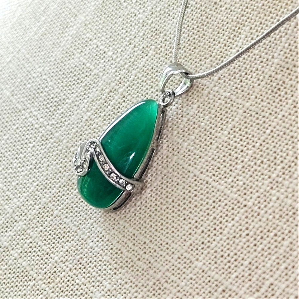 Jade and Rhinestone Silver Necklace - Picture 7 of 12